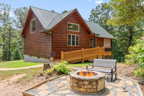 Cabin For Two Near Helen w Spa Amenities